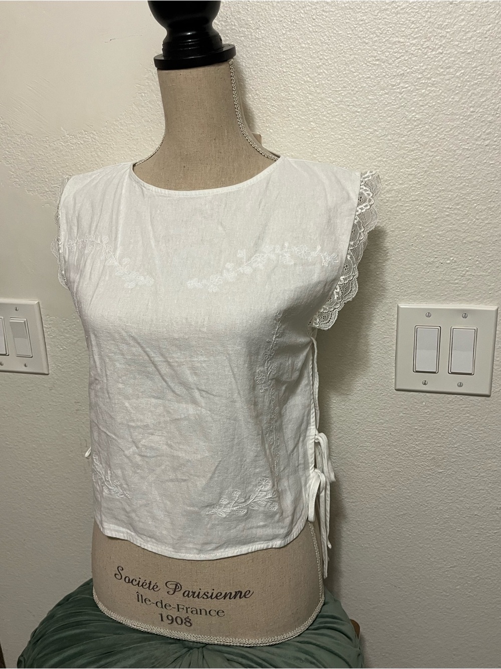 Universal Thread White Lace-Edged Side Tie Camisole